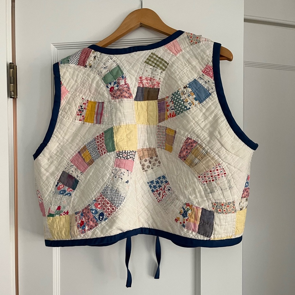 Hand quilted vest made of vintage quilt - Picture 2 of 3